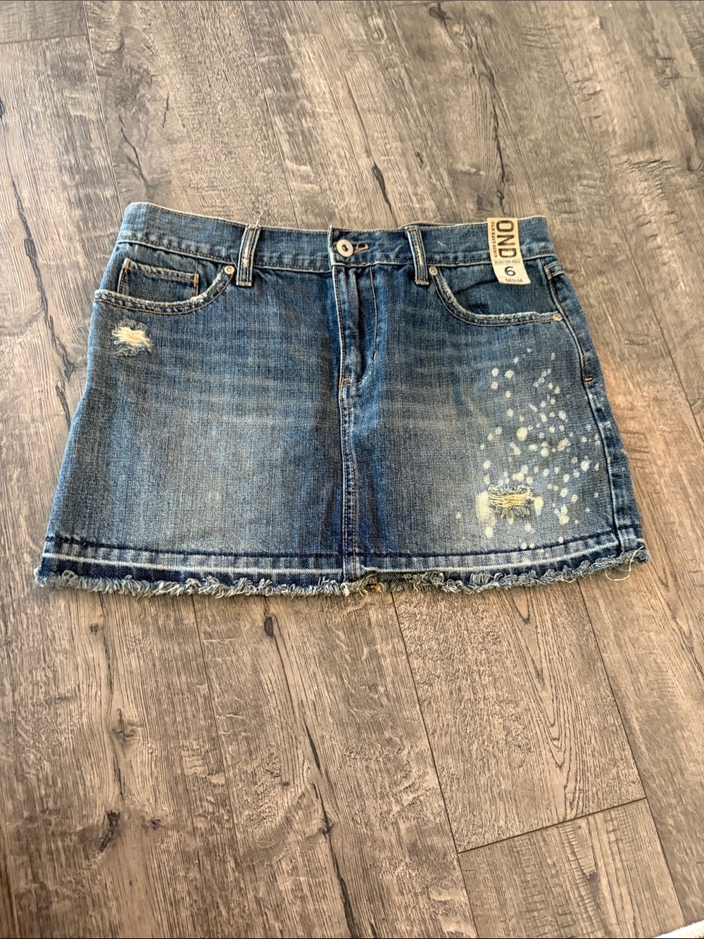 Old Navy Blue Denim Mini Skirt with Distressing and Paint-Splatter size 6 NWT
